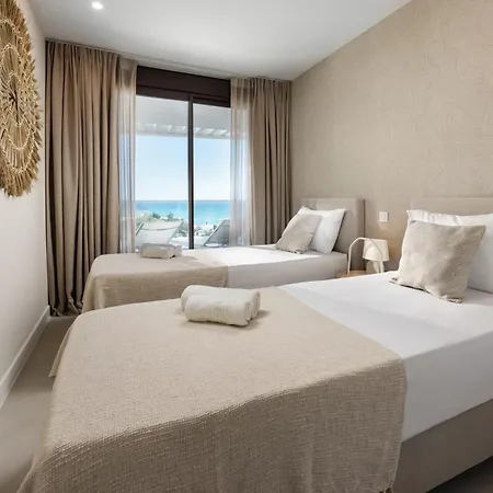 Luxury 3bed-apartment With Stunning Sea Views *